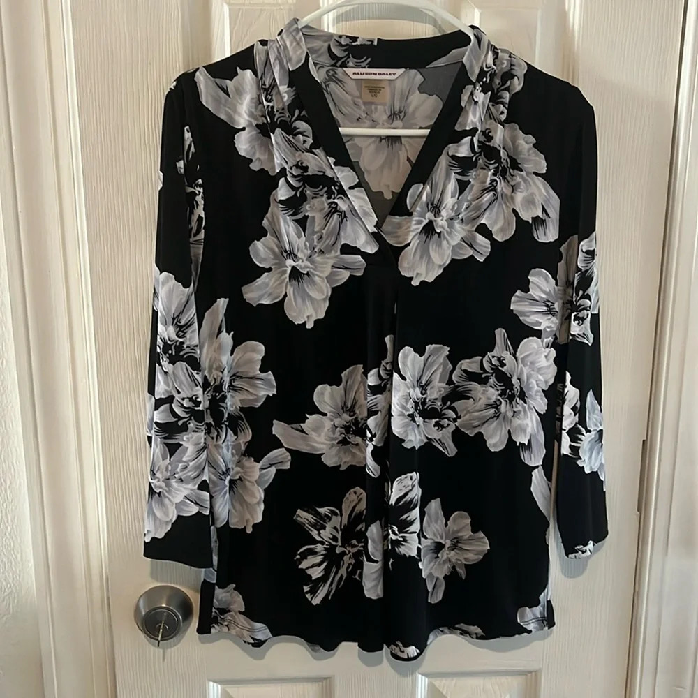 Allison Daley women’s blouse